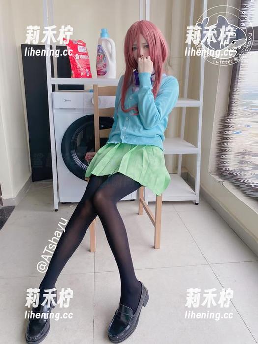 AT鲨 AT鲨最新写真展示:捕捉办公室生活的细腻瞬间.txt