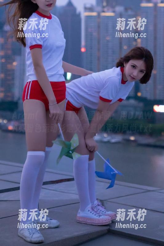 Aram(아람)的时尚美图作品：用DJAWA亮粉色运动衫定义春夏的活力风尚.txt