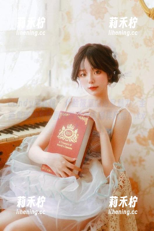 Candy网红馆 - 体验筱慧的浴室魅力：全新更新的写真图片带你领略别样风情！.txt
