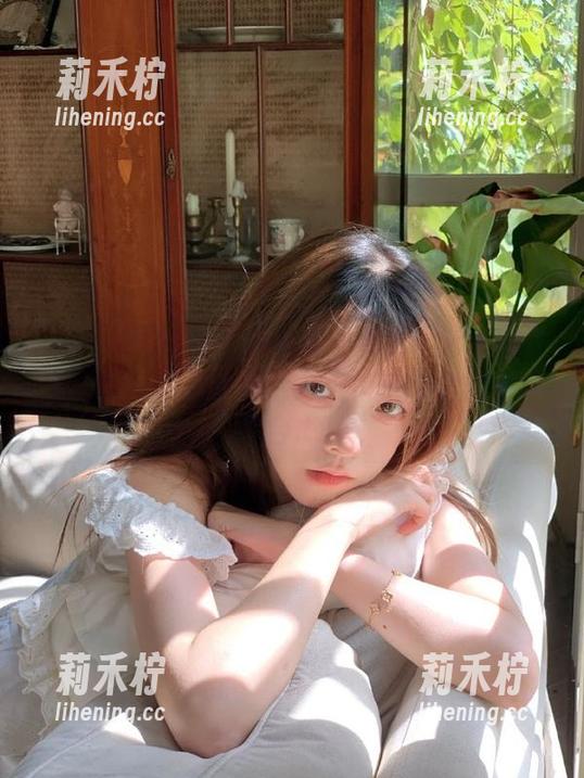 Feilin嗲囡囡-周于希 Feilin嗲囡囡 - 精选周于希校园艺术写真作品集:展现青春活力与灵动心情的完美结合.txt