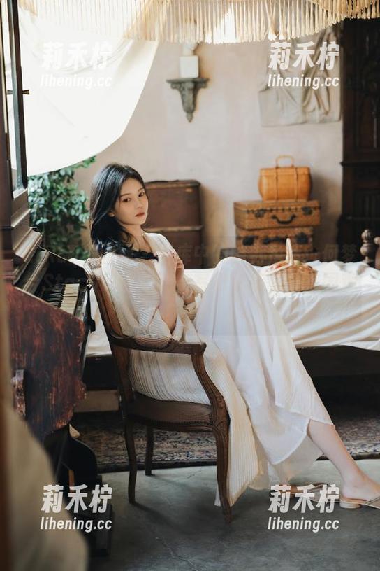 GIRLT果团网-何梦兮Stacy GIRLT果团网 - 图库中的幽默角落:何梦兮Stacy秘书的搞笑写真分享,快来围观!.txt