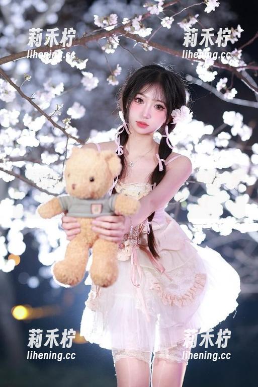 GIRLT果团网-黄歆苑 GIRLT果团网 - 空姐黄歆苑私拍图包,带你感受不一样的航空风情.txt