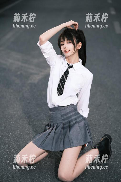 HuaYang花漾-玥儿玥er HuaYang花漾 - “玥儿玥er”连体衣写真原图精选,见证她在时尚界的独特风格与个性.txt