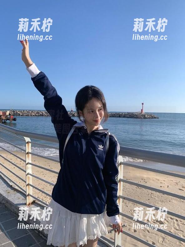 IMiss爱蜜社-雪儿Cier IMiss爱蜜社 - 白衬衫的魅力:雪儿Cier写真美图合集,优雅随行.txt