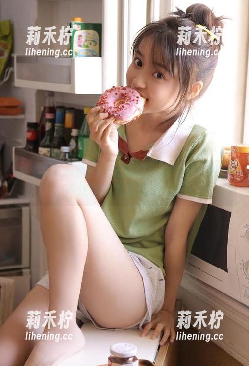 KuukoW 探索KuukoWTifa泳装全套写真:性感与优雅的完美结合.txt
