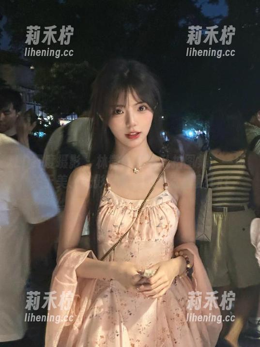 LD零度摄影-林微 LD零度摄影 - 林微的红裙私拍图集:一场关于美、光影与情感的视觉盛宴.txt