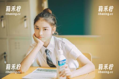 MTYH喵糖映画 精选图包探索:喵糖映画黑白旗袍双子的时尚之旅.txt