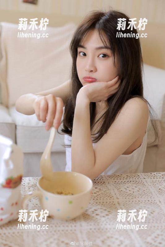 MiStar魅妍社-闵妮Mily MiStar魅妍社 - 展现个性:闵妮Mily短裤时尚写真合集与图册分享.txt