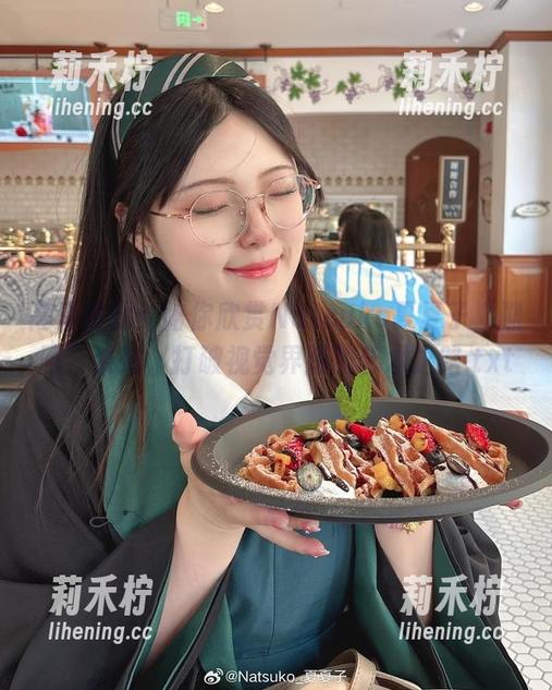 Natsuko夏夏子 高清美图:陪你欣赏Natsuko夏夏子“驯服”系列,打破视觉界限的艺术之路.txt