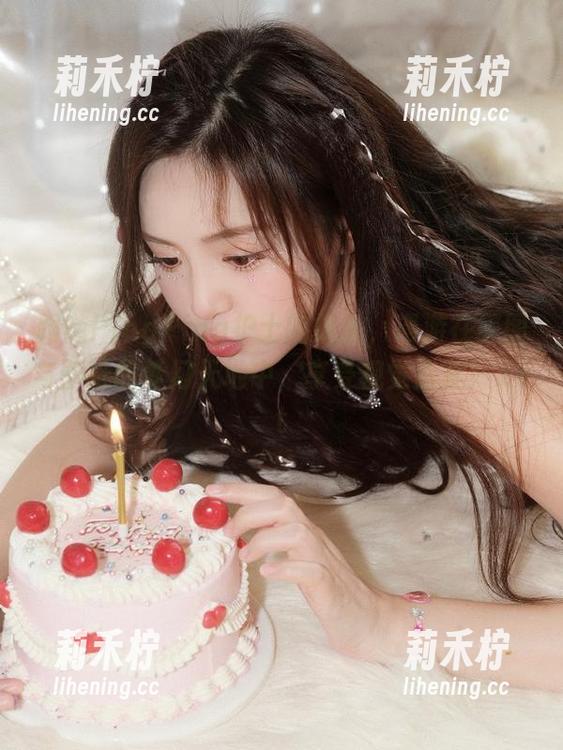 PingPing 跟随PingPing护士的镜头,漫游在美图与壁纸的梦幻天地中,享受视觉盛宴!.txt