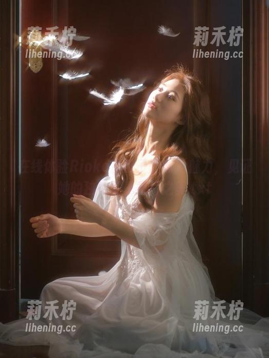 Rioko凉凉子 在线体验Rioko凉凉子的泳池魅力,见证她的独特写真图片之美.txt
