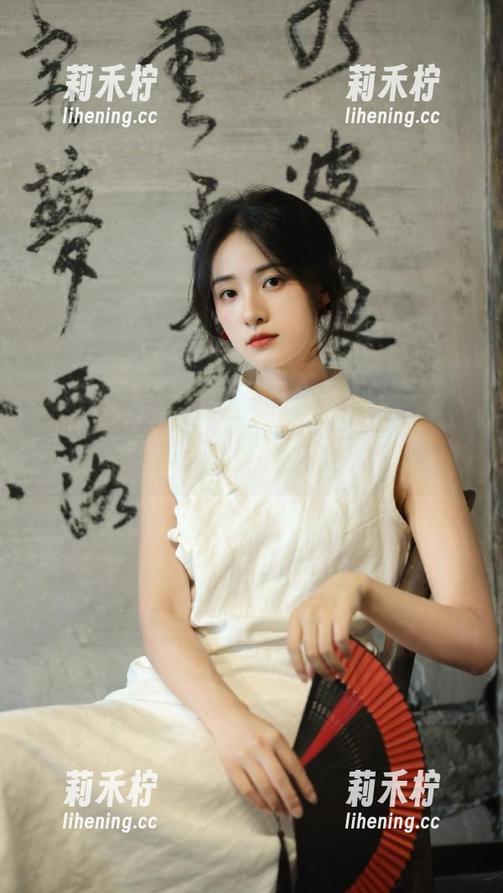 视觉盛宴：Sira(시라)可爱写真合集，观看她每一瞬间的绚丽与动人.txt