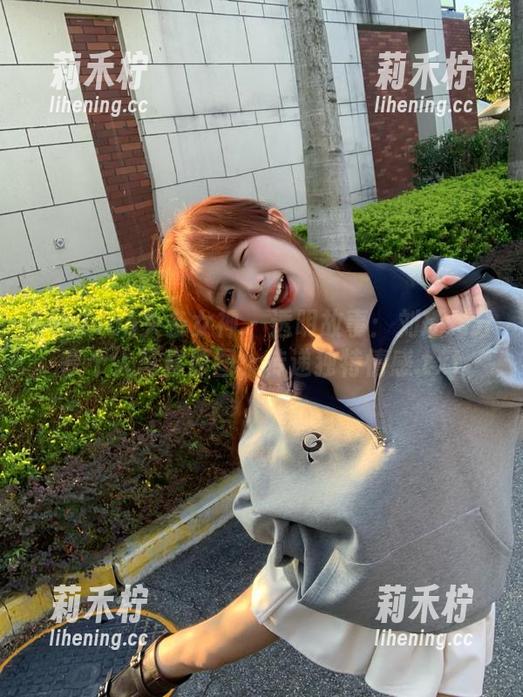 TouTiao头条女神-刘瑾希 TouTiao头条女神 - 透明故事:刘瑾希分享个人写真原图,传递独特情感.txt