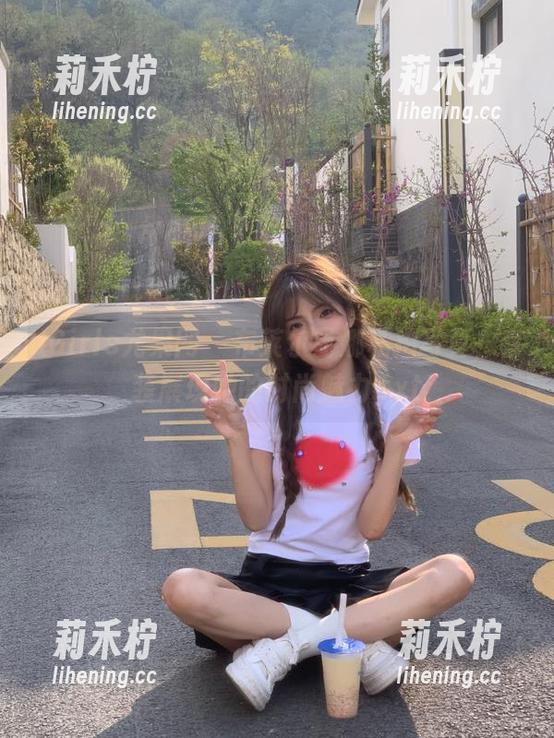 UGirls尤果网-布莱尔昆娜 UGirls尤果网 - 布莱尔昆娜私拍写真,套装展现她的时尚魅力.txt