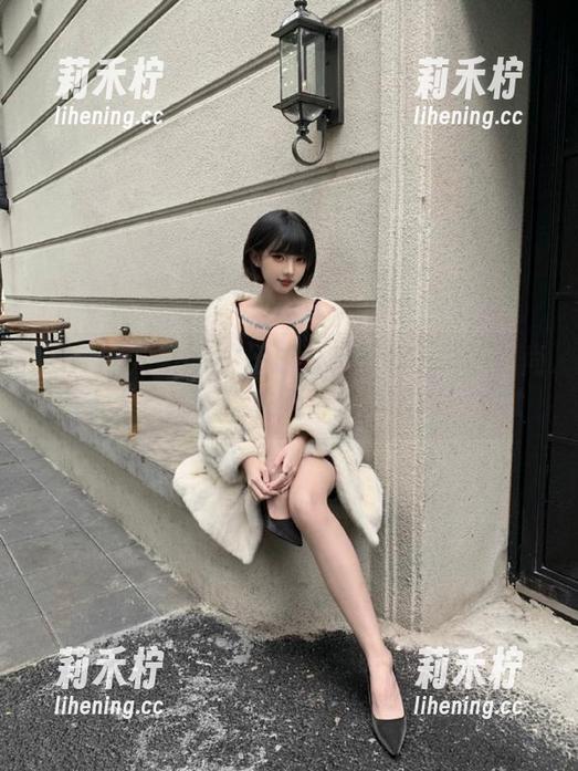 UGirls尤果网-赵娜娜 UGirls尤果网 - 想成为赵娜娜一样的时尚达人人?她的连衣裙写真下载吧!.txt