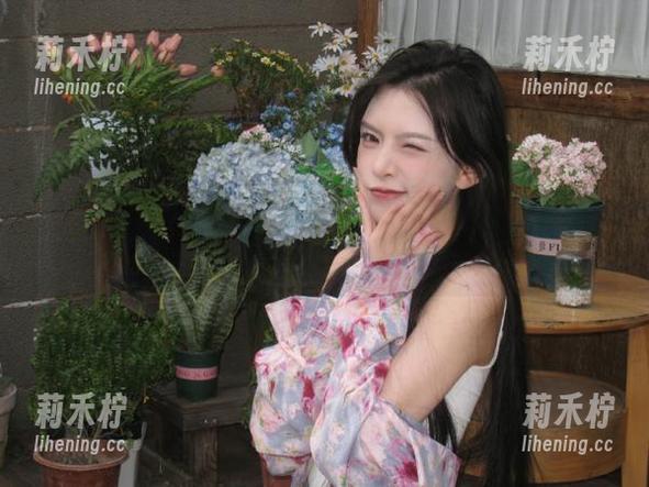 XIAOYU语画界-王薇薇 XIAOYU语画界 - 立刻下载王薇薇浴缸图包:华丽写真作品,尽展女性独特魅力.txt