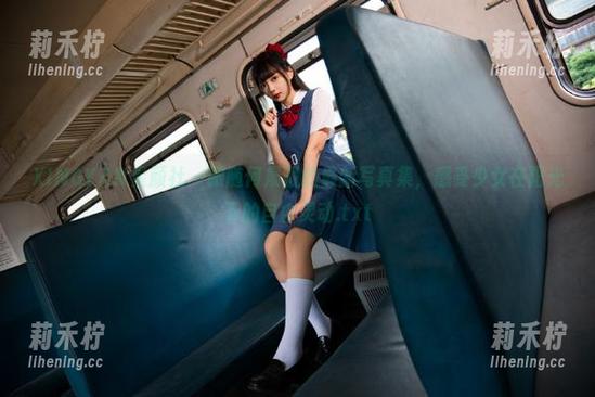 XINGYAN星颜社-何晨曦 XINGYAN星颜社 - 跟随何晨曦的最新写真集,感受少女在阳光下的自由灵动.txt