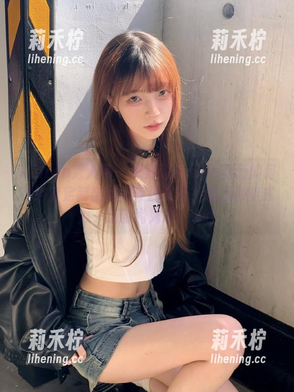 Xiuren秀人网-Arude薇薇 Xiuren秀人网 - 想知道Arude薇薇如何在浴室定制出她的专属写真?洗澡也能成为一场时尚秀哦!.txt