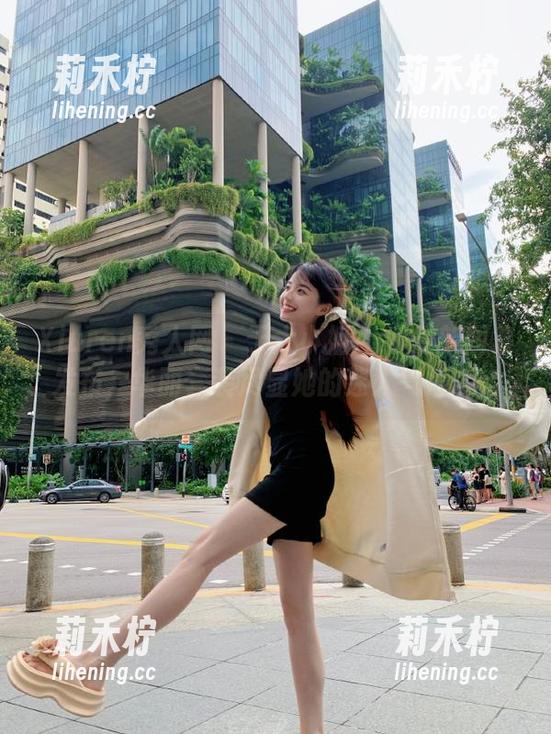 Xiuren秀人网-于大小姐AYU Xiuren秀人网 - 于大小姐AYU最新图集发布,华丽套装尽显她的迷人气质.txt