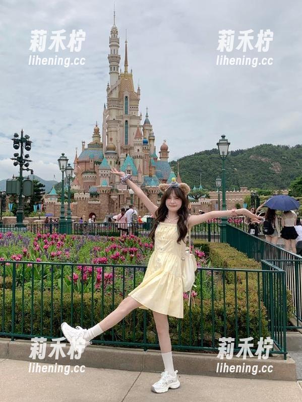 Xiuren秀人网-大美妞儿 Xiuren秀人网 - 大美妞儿甜心写真合辑:美丽套图展现不一样的时尚风采.txt