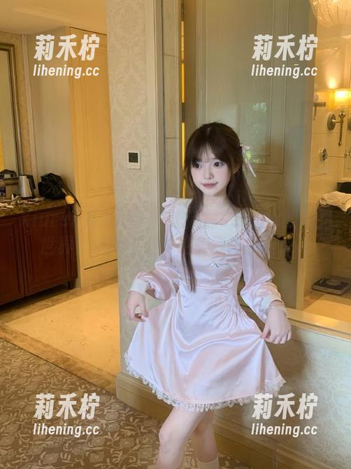 Xiuren秀人网-娜露selena Xiuren秀人网 - 走进娜露selena的私拍世界:少女主题的绝美原图解读.txt