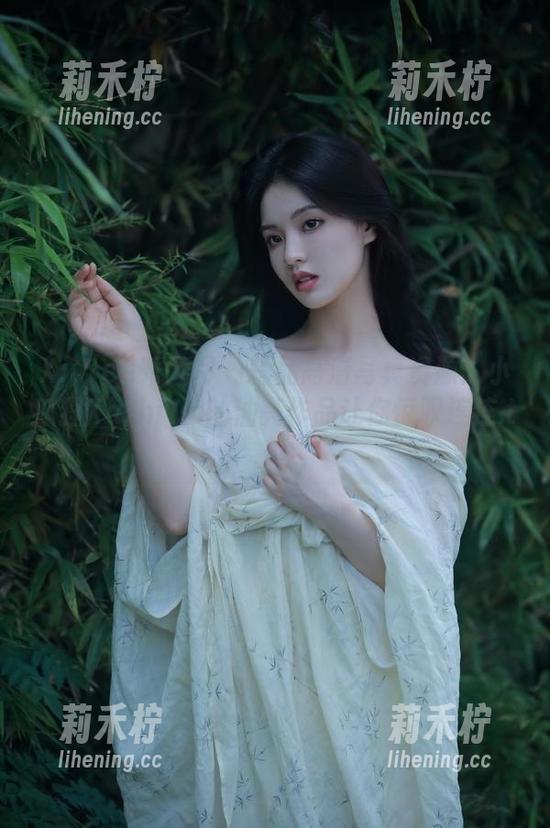 Xiuren秀人网-小狐狸Kathryn Xiuren秀人网 - 精品高清写真资源:小狐狸Kathryn的油亮作品让你惊叹连连.txt