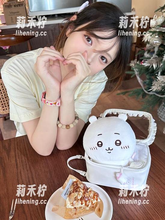 Xiuren秀人网-李七喜 Xiuren秀人网 - 发现李七喜奶牛写真图包中的美好:与自然亲密接触,释放无尽创意!.txt