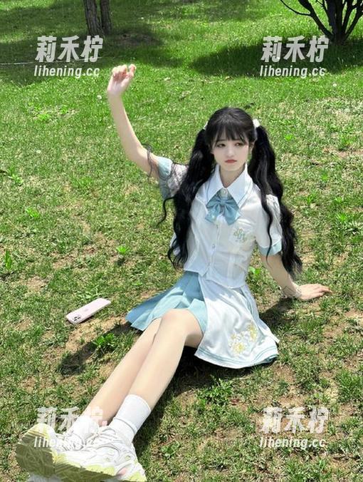 Xiuren秀人网-梦心月 Xiuren秀人网 - 看梦心月的新作:原图中的镂空内衣丝足美腿,图册简直是风骚的代名词!.txt