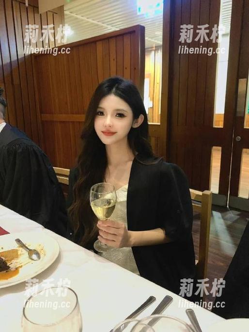 Xiuren秀人网-葛征净高184cm Xiuren秀人网 - 随意下载葛征净高184cm泳池美图,让你的手机壁纸焕然一新!.txt