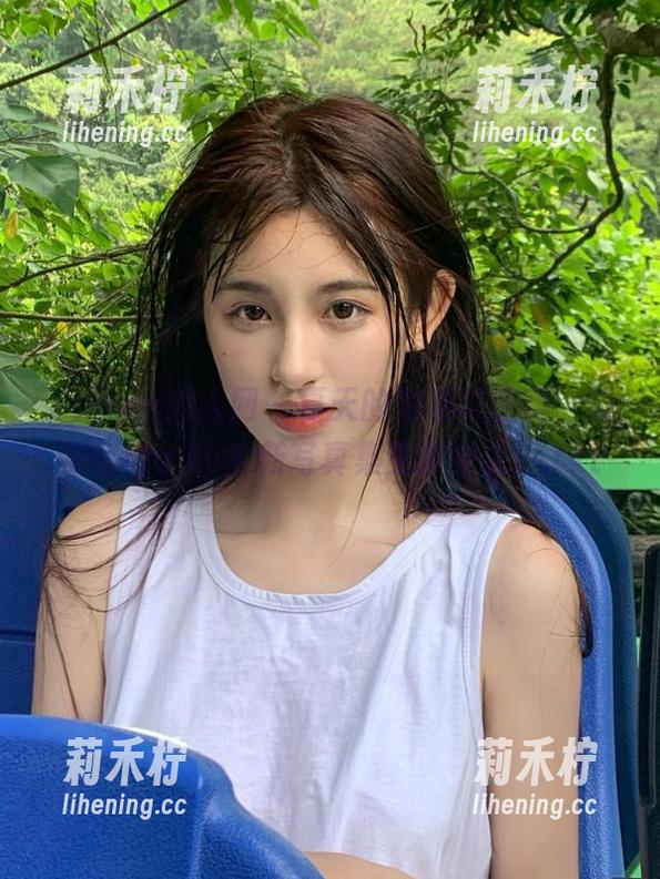 Xiuren秀人网-顾楚楚Maily Xiuren秀人网 - 夏天的浪漫与温暖,顾楚楚Maily全新写真集更新来袭!.txt
