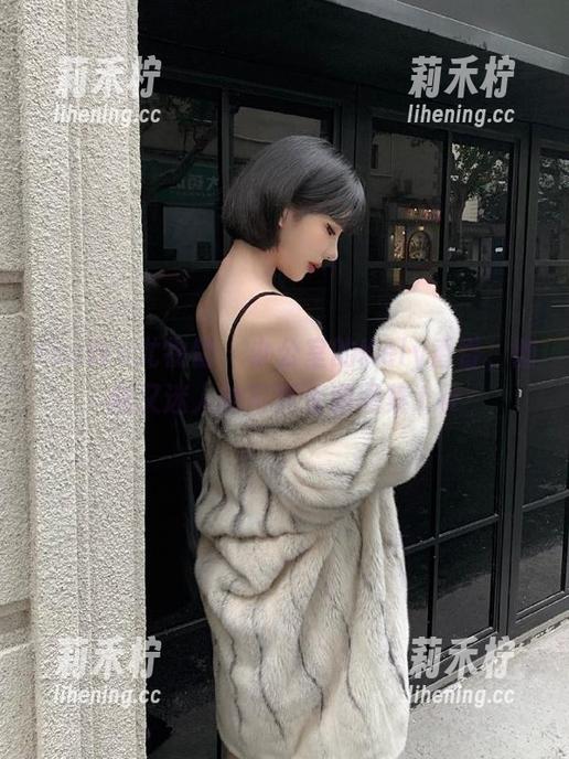YouWu尤物馆-Kely香香 YouWu尤物馆 - 办公室的Kely香香,幽默又迷人的写真资源图集.txt