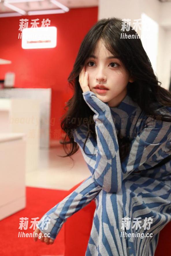 beautyleg-Faye beautyleg - Faye校服写真:每一张高清照片都讲述一个青春故事.txt