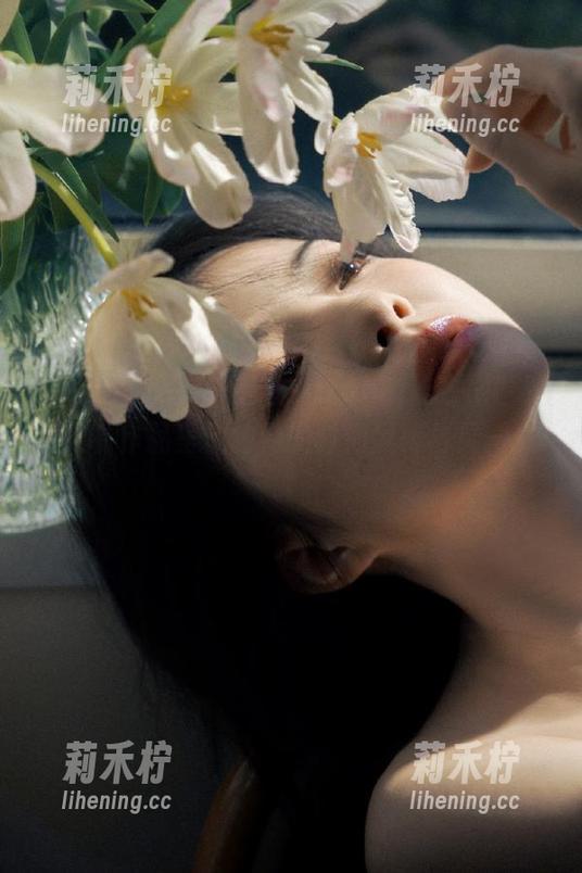 beautyleg-Sarah beautyleg - 走进Sarah的连衣裙世界:定制作品呈现独特的时尚风格与灵感.txt