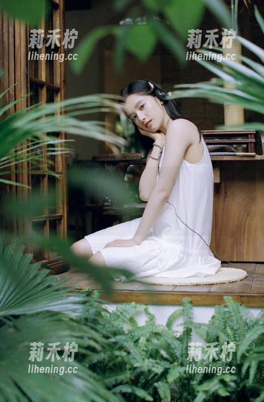 pans-小柔 pans - 小柔写真集解析:即使是美腿原图都能让人惊叹不已,真是你的想象吗?.txt