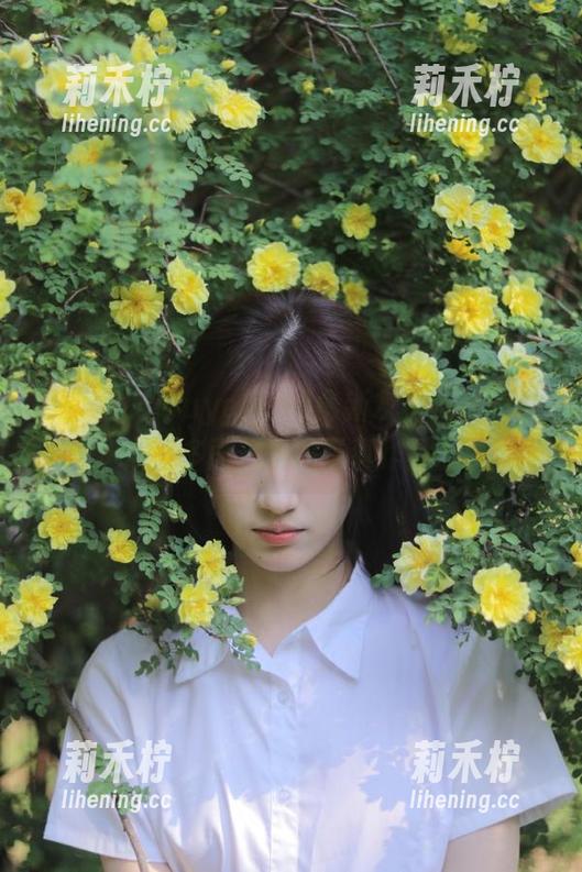 超惊艳！wuyo(우요)最新灰丝系列美图，展现多面魅力的写真作品.txt