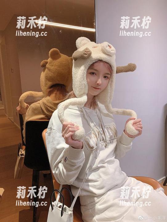 一小央泽 一小央泽私拍猫娘香子兰的超高清套图,撩动你的心弦,绝对不容错过的视觉盛宴!.txt