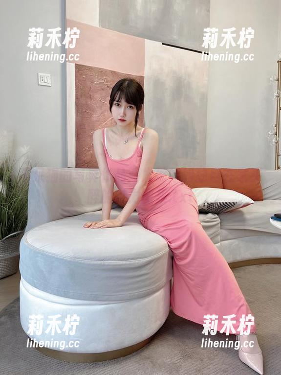 不呆猫 不呆猫的写真作品:发现姐姐独自在家买醉的魅力图集.txt