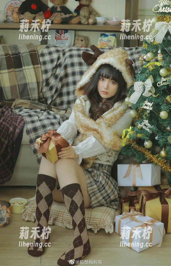丽柜-yuleba 丽柜 - 精致优雅的“yuleba学妹”写真图库分享,带你踏入她的艺术世界与心灵.txt