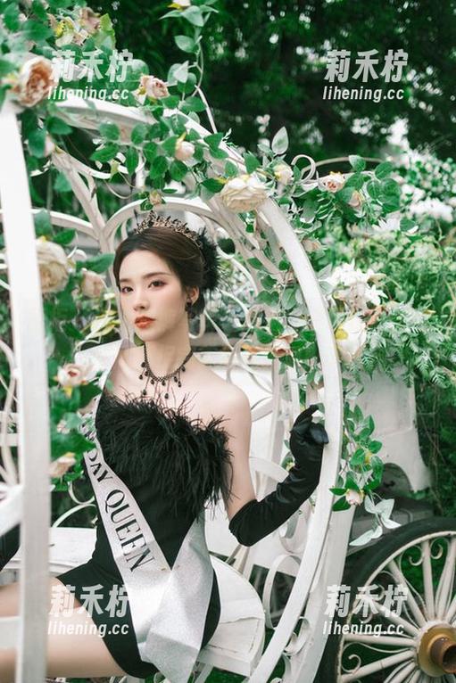丽柜-佳怡 丽柜 - 佳怡短裤写真大放送,在线获取美图瞬间捕捉完美夏日气息!.txt