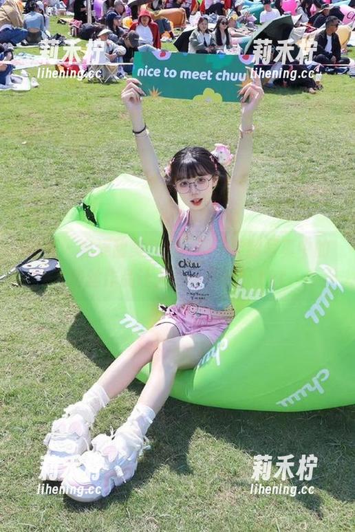 丽柜-团子 丽柜 - 充满甜美气息,团子定制写真中的肉丝作品让人心动不已!.txt