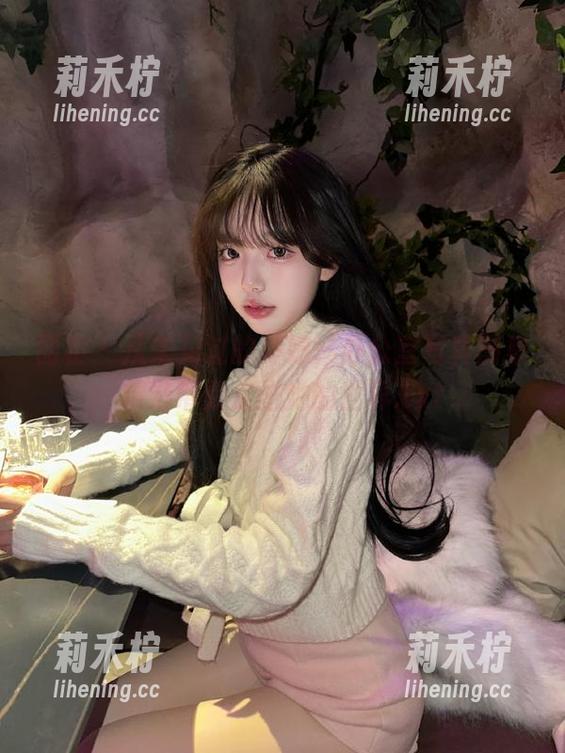 丽柜-婷婷 丽柜 - 从未见过的婷婷,办公室写真图集精选带你走进她的世界.txt