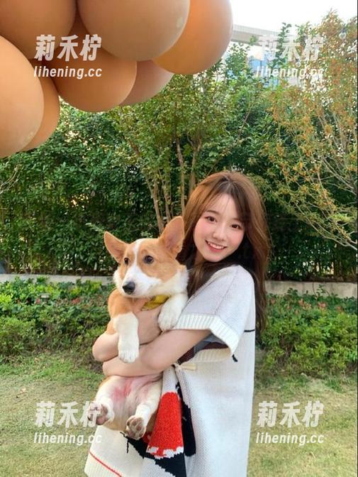 丽柜-小唐 丽柜 - 小唐女王的写真图包,带你踏上搞笑与美丽的双重之旅!.txt