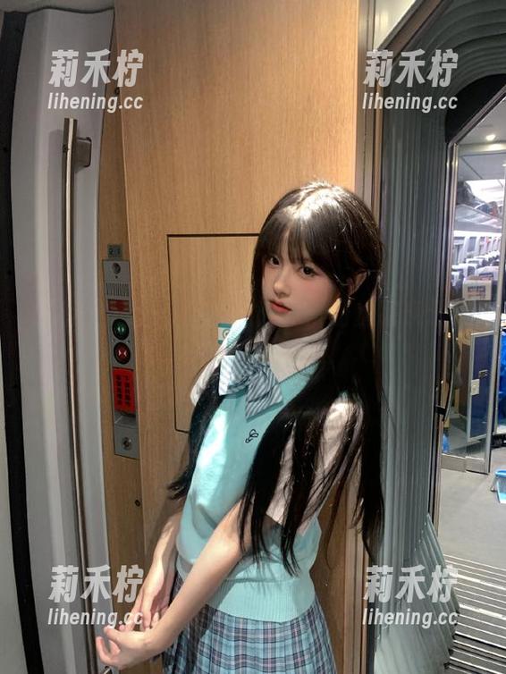 丽柜-小智贤 丽柜 - 走进小智贤的世界:甜丝薯条精选图集,令人心醉神迷!.txt