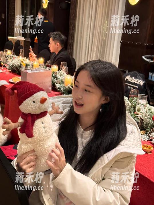 丽柜-小熊 丽柜 - 小熊缔造丝颜图集:让我们一同欣赏精美作品的魅力.txt