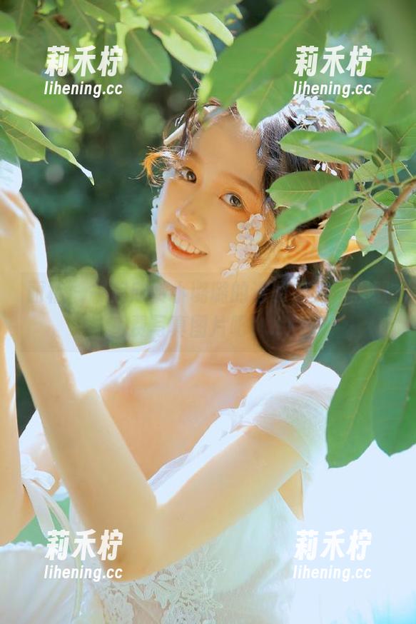 丽柜-小璐璐 丽柜 - 一起欣赏小璐璐的透明魅力,获取免费写真图片吧!.txt