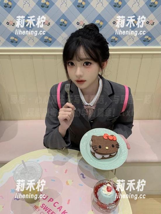 丽柜-心心 丽柜 - 心心双生花写真精选,与原图一起探索甜蜜一吻的华丽篇章!.txt
