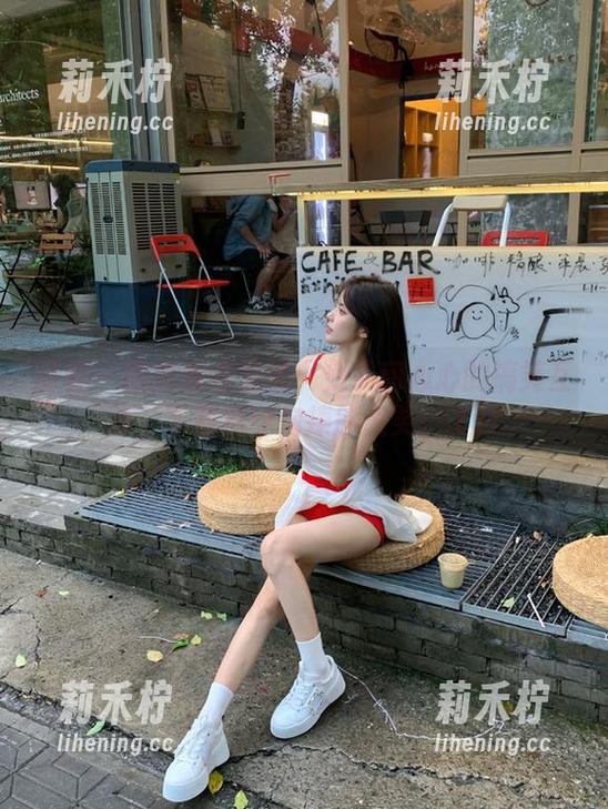 丽柜-心心 丽柜 - 图库独家呈现:兔子和心心的搞笑互动,下载后让你捧腹大笑!.txt