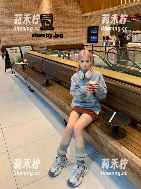 丽柜-王炜炜 丽柜 - 品味生活的艺术:王炜炜厨娘作品集免费下载,开启你的厨房探索!.txt
