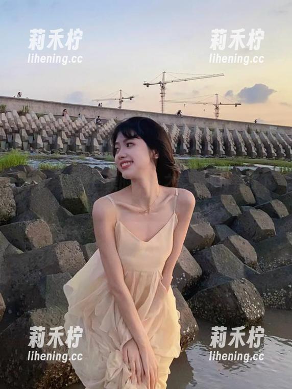 丽柜-由美 丽柜 - 发现由美的户外之美:独特角度下的精选套图欣赏.txt