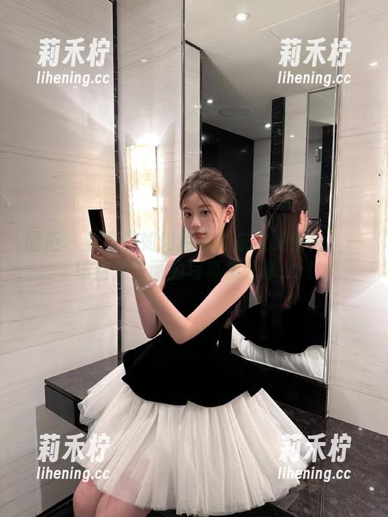 丽柜-露露 丽柜 - 看露露如何用连体衣定义时尚:一场别开生面的写真集分享.txt